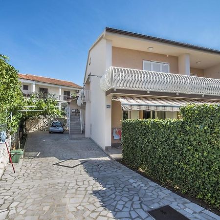 Apartment Anka D Krk Town Bagian luar foto
