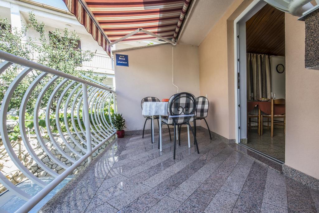 Apartment Anka D Krk Town Bagian luar foto