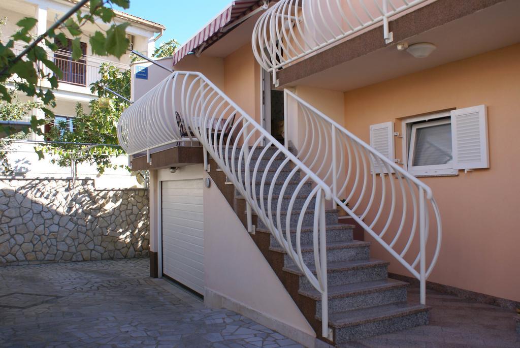 Apartment Anka D Krk Town Bagian luar foto