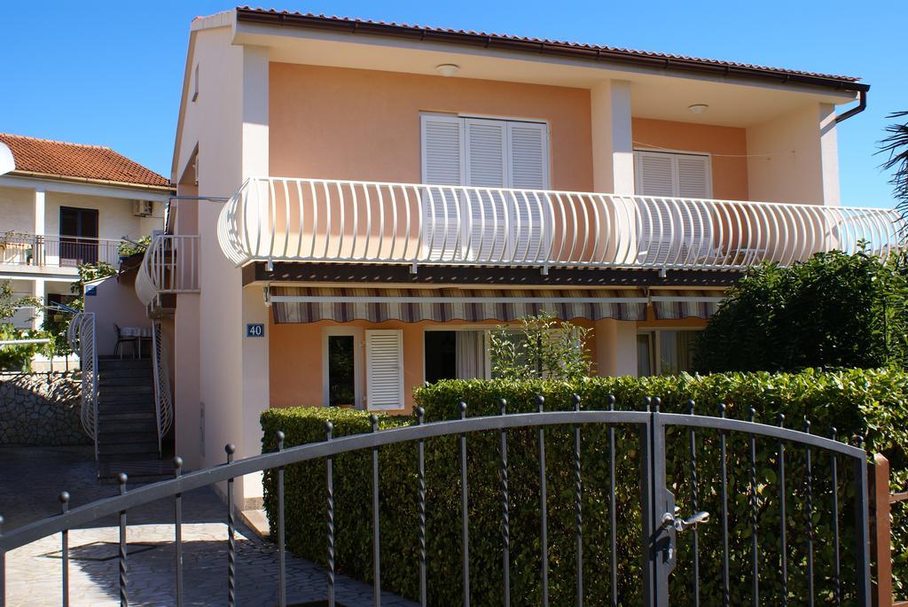 Apartment Anka D Krk Town Bagian luar foto