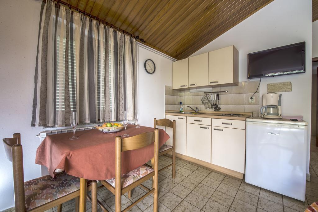 Apartment Anka D Krk Town Bagian luar foto