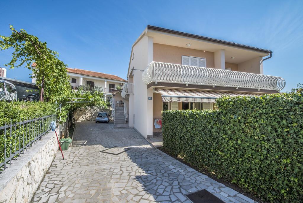 Apartment Anka D Krk Town Bagian luar foto